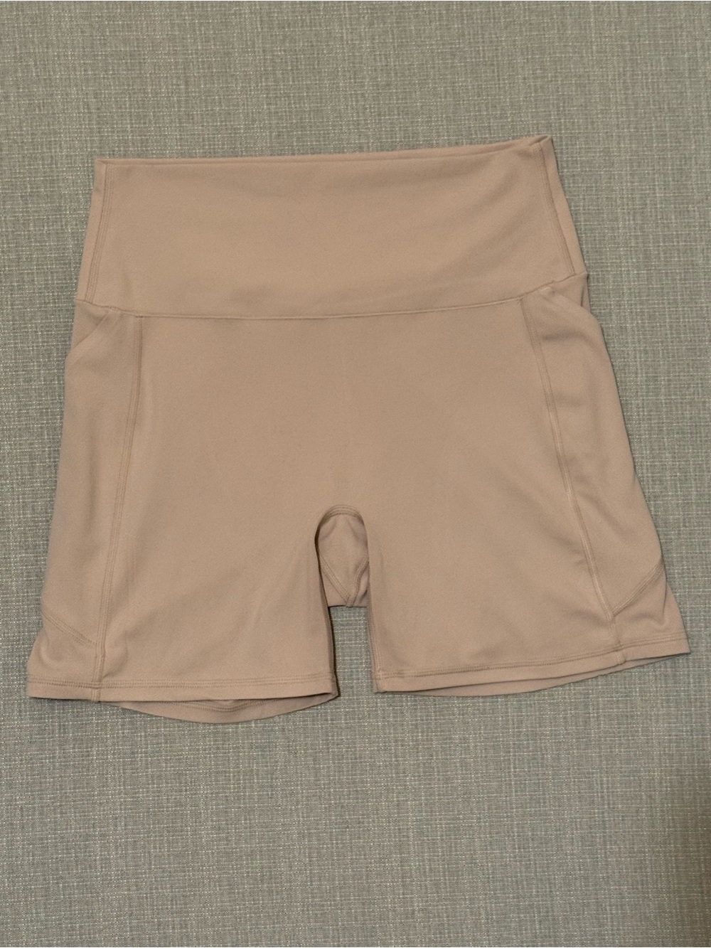 Uniqlo AIRism Beige High Rise Bike Shorts w/ Side Pockets Women’s Large